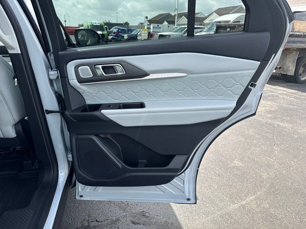 Certified 2025 Ford Explorer Platinum w/ Ultimate Package AWD/4WD image 42