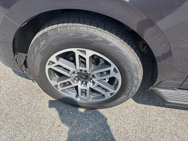 Certified 2025 Ford Expedition Active AWD/4WD image 40