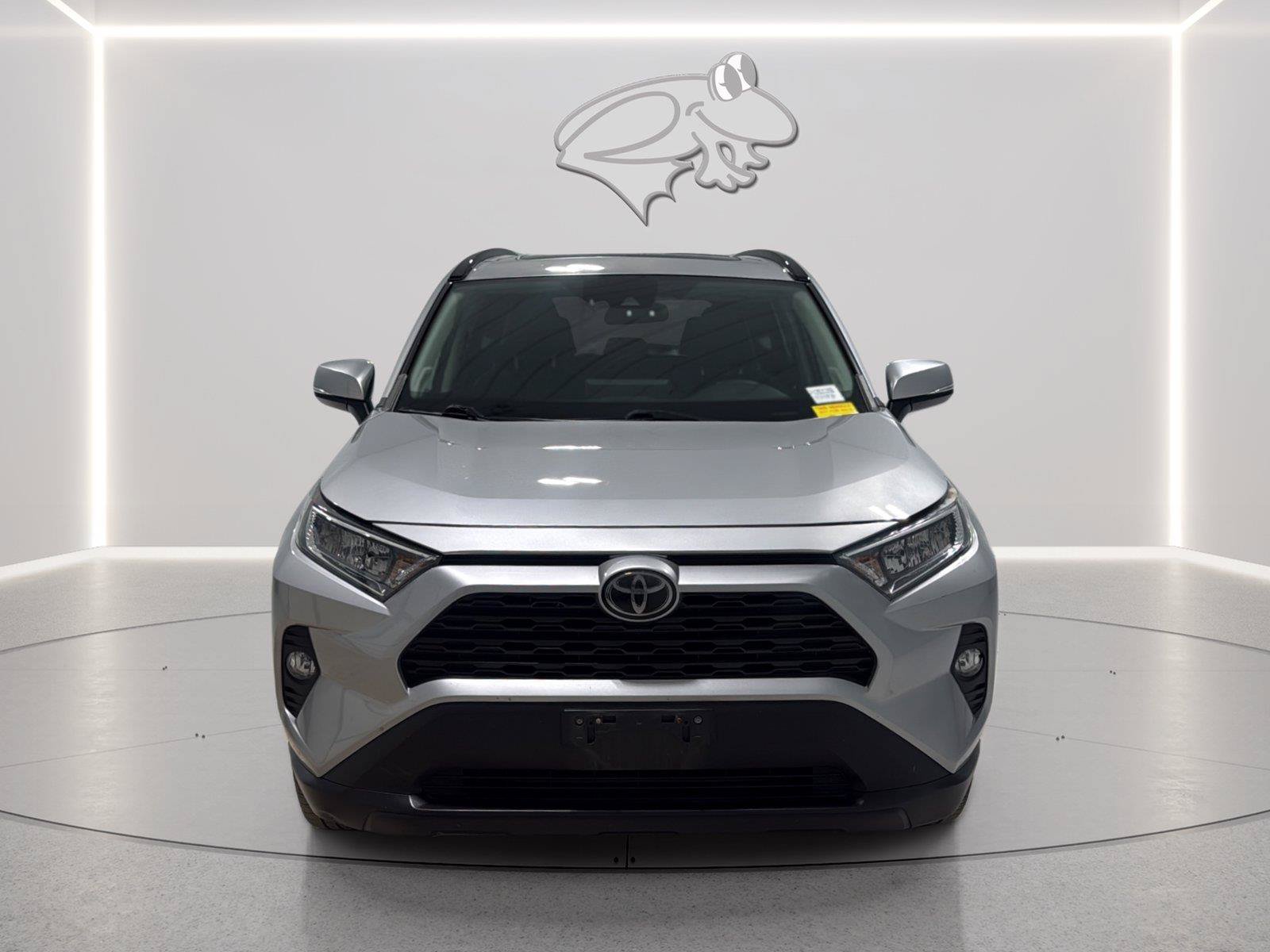 Used 2020 Toyota RAV4 XLE Premium AWD/4WD image 8
