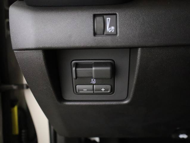 Used 2026 GMC Canyon AT4 w/ Technology Plus Package AWD/4WD image 32