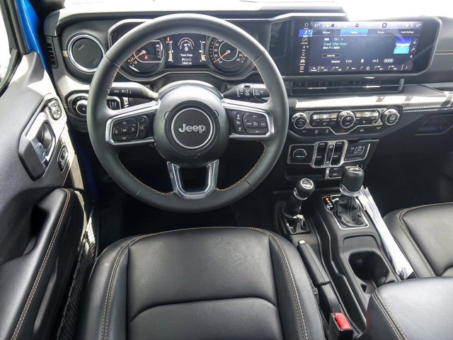 Used 2024 Jeep Wrangler Unlimited Sahara w/ Technology Group AWD/4WD image 16