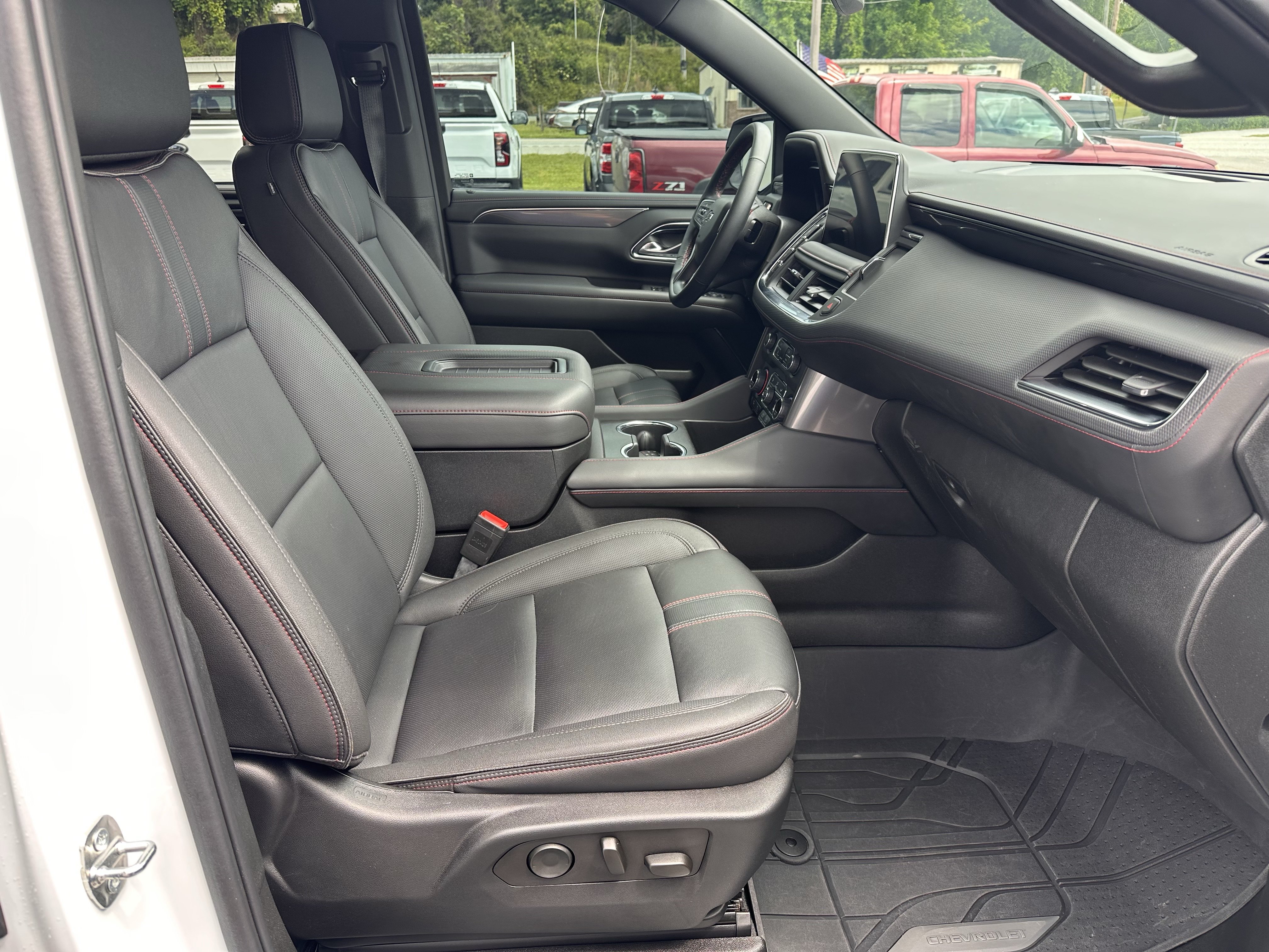 Used 2024 Chevrolet Suburban RST w/ Luxury Package AWD/4WD image 14
