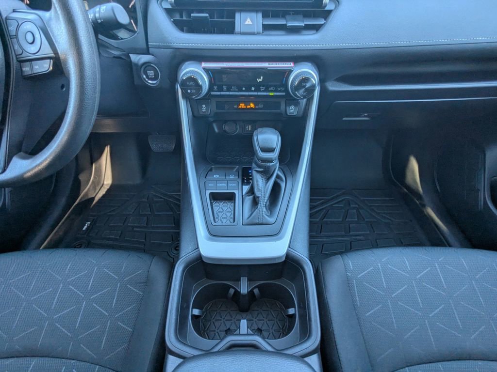 Used 2024 Toyota RAV4 XLE image 21
