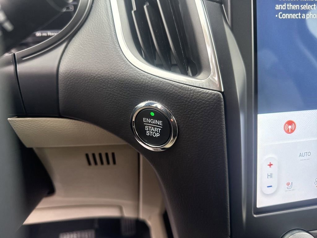 Certified 2022 Ford Edge Titanium w/ Class II Trailer Tow Package image 25