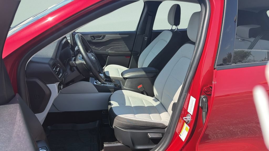Certified 2025 Ford Escape Active w/ Tech Pack #1 AWD/4WD image 5