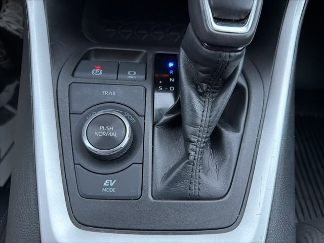 Used 2022 Toyota RAV4 SE image 30
