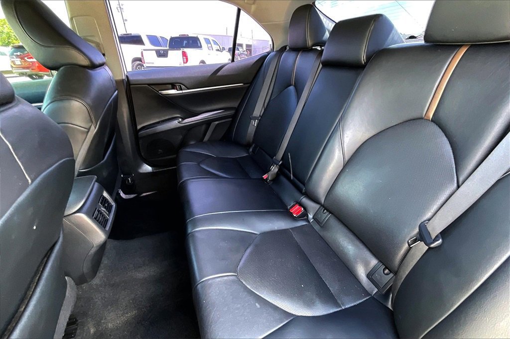 Used 2020 Toyota Camry XLE image 19