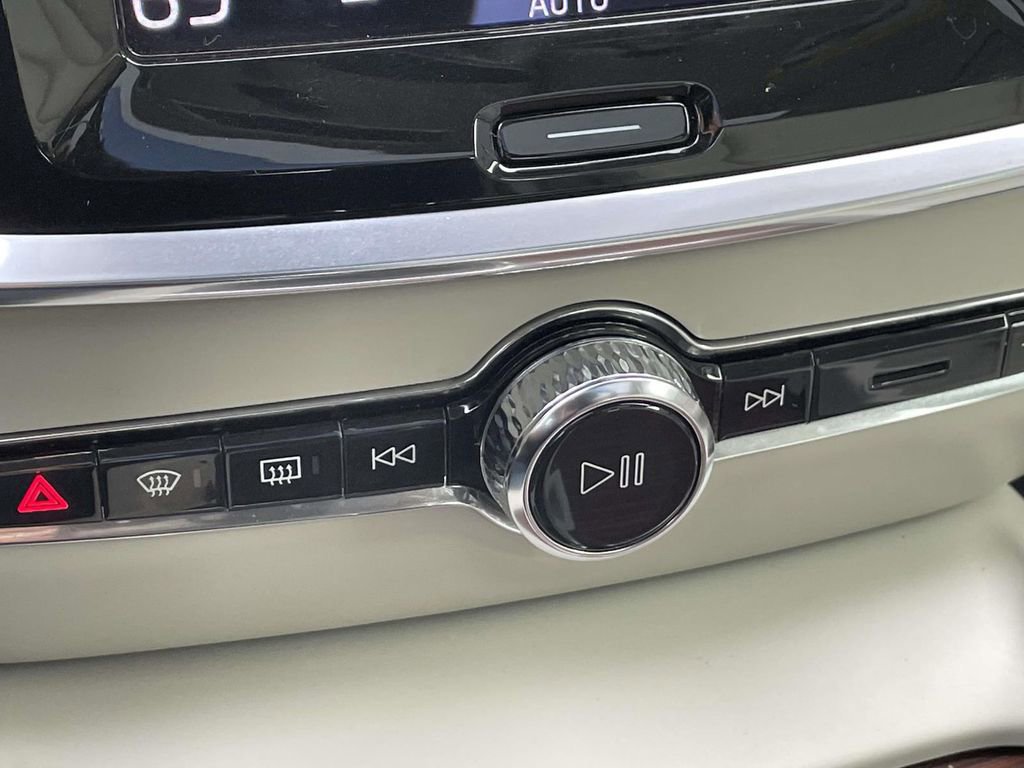 Used 2021 Volvo S60 T5 Momentum w/ Advanced Package image 26