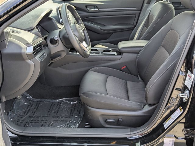 Used 2024 Nissan Altima 2.5 SV FWD image 12