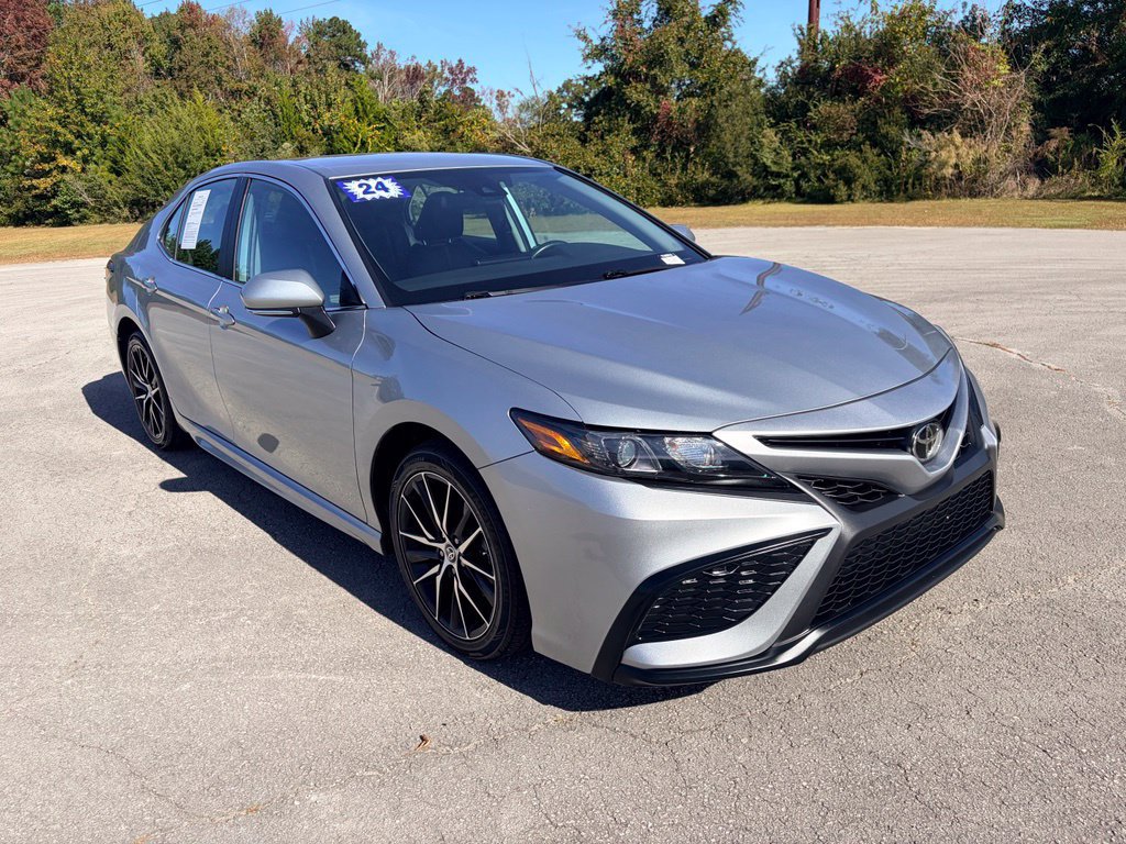 Used 2024 Toyota Camry SE FWD image 2