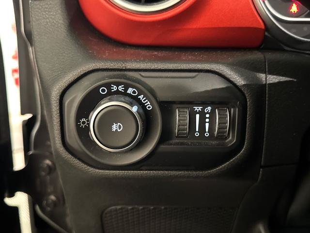 Used 2020 Jeep Wrangler Unlimited Rubicon w/ Dual Top Group AWD/4WD image 17