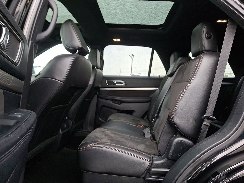 Certified 2018 Ford Explorer XLT w/ Equipment Group 202A AWD/4WD image 10