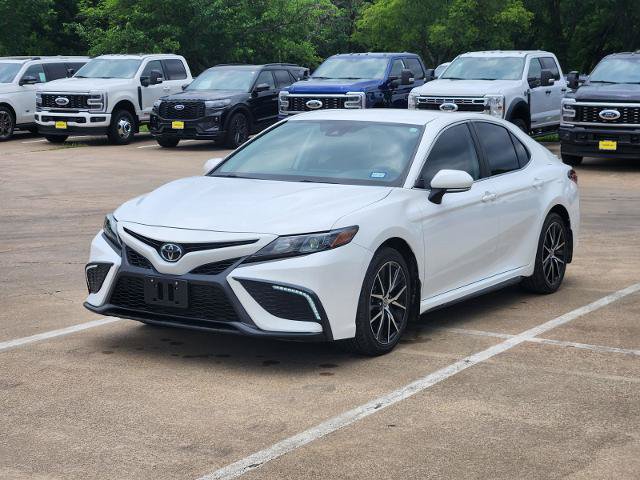 Used 2024 Toyota Camry SE FWD image 3