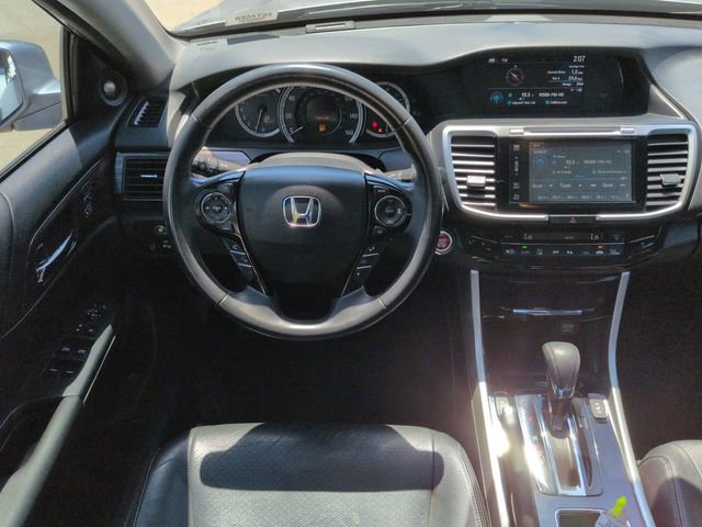 Used 2017 Honda Accord Touring image 18