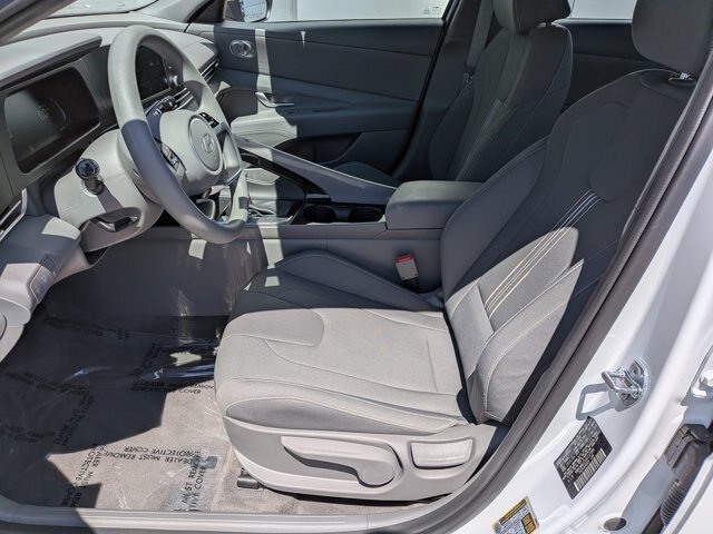 Used 2025 Hyundai Elantra Hybrid FWD image 15