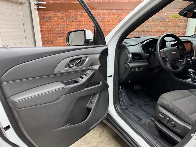 Used 2023 Chevrolet Traverse LT image 10