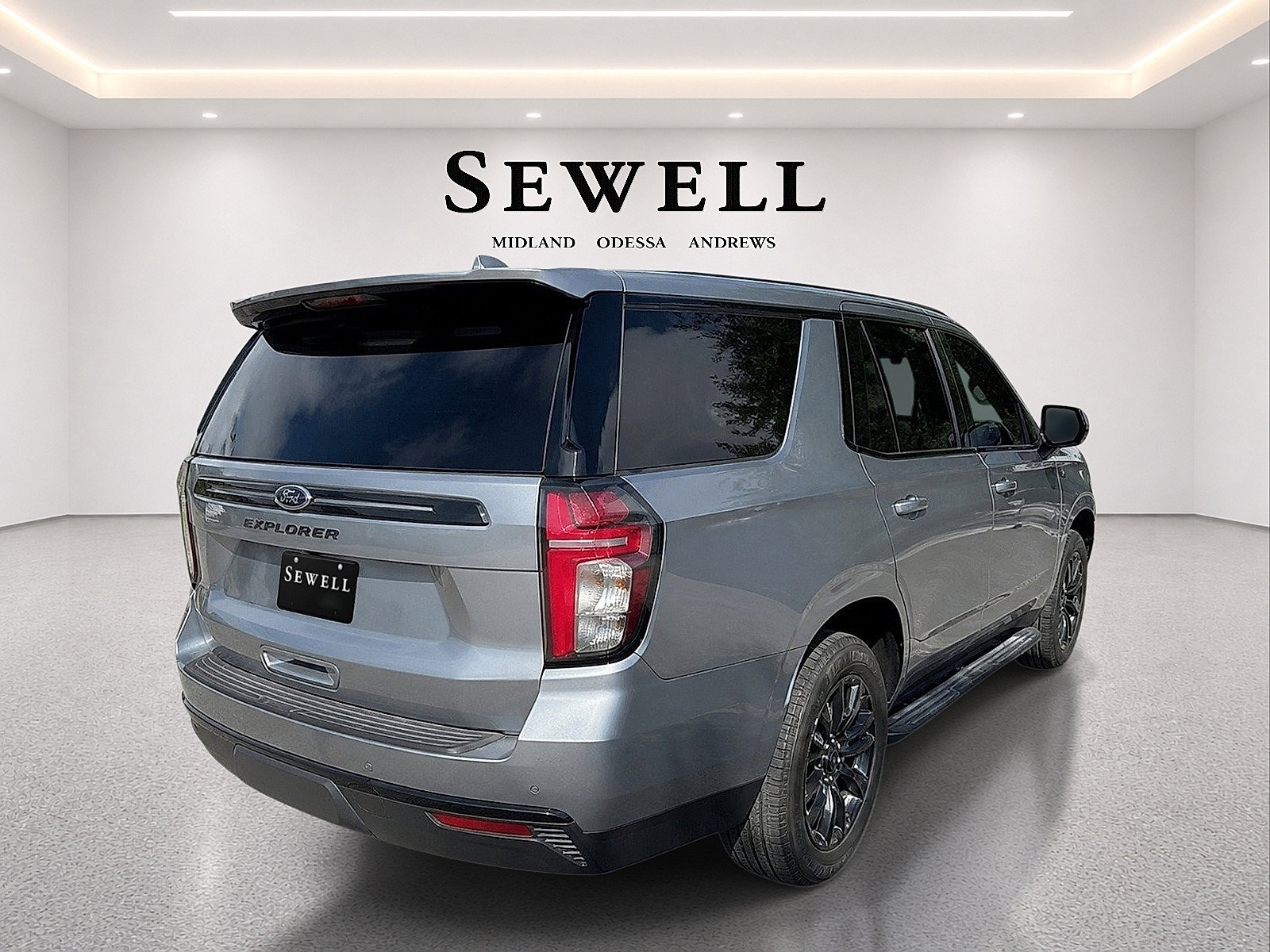 Used 2024 Chevrolet Tahoe Z71 w/ Luxury Package AWD/4WD image 5