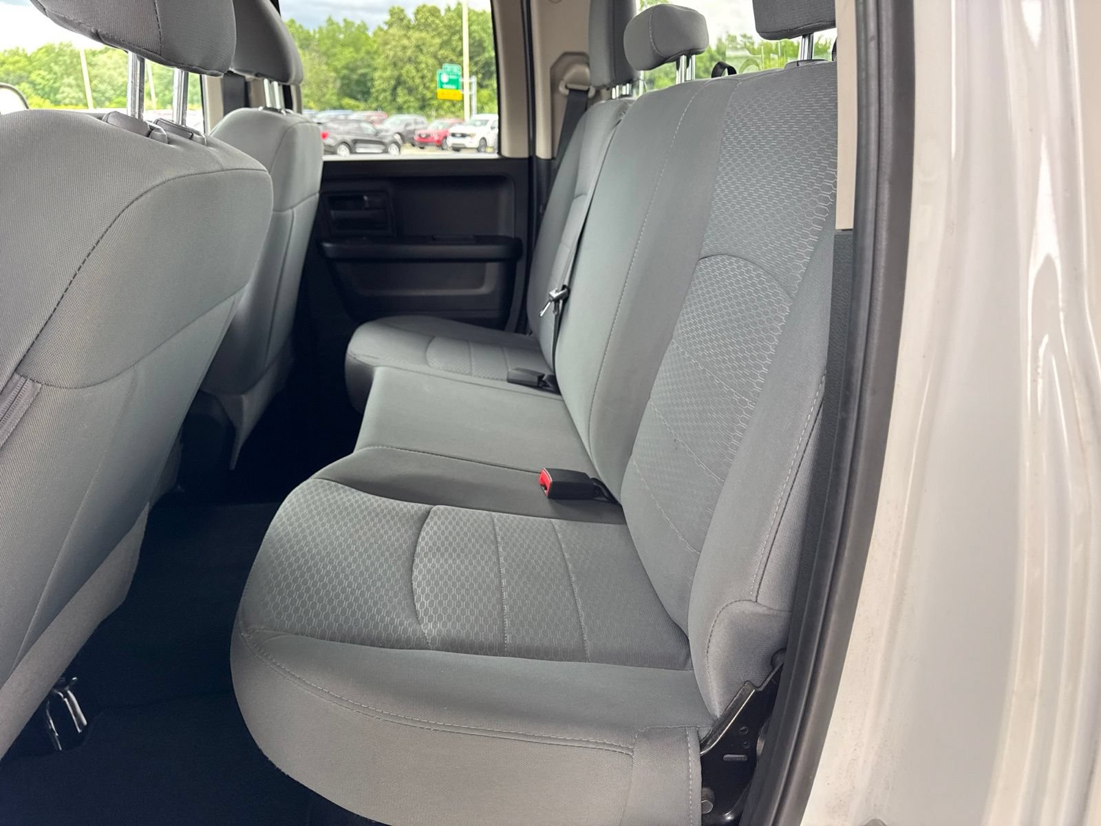 Used 2018 RAM 1500 ST w/ SXT Appearance Group AWD/4WD image 32