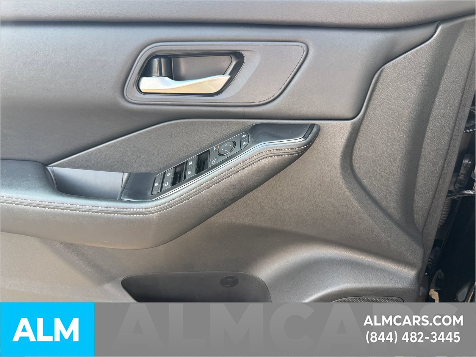 Used 2025 Nissan Rogue SV FWD image 27
