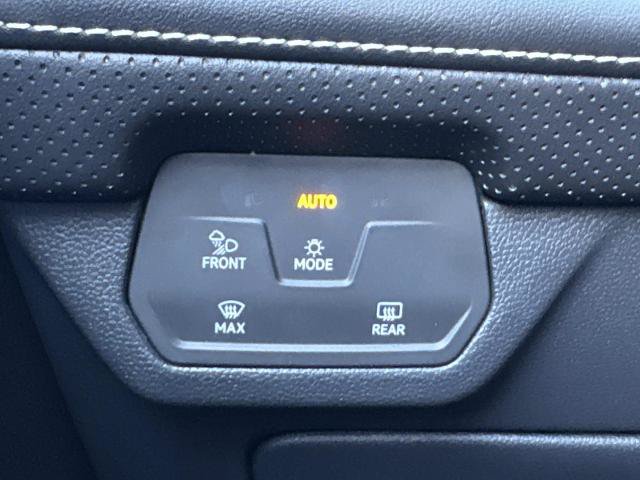 Used 2024 Volkswagen Atlas Cross Sport SE FWD image 20