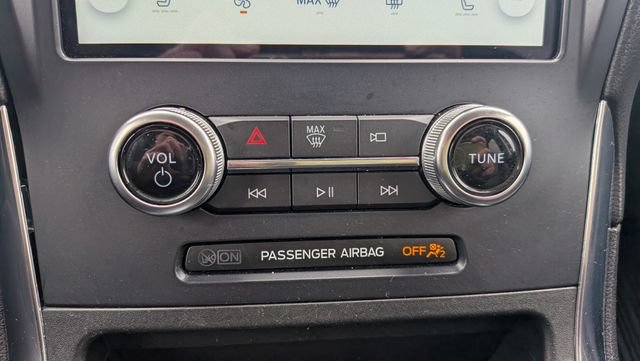 Certified 2023 Ford Edge Titanium AWD/4WD image 33