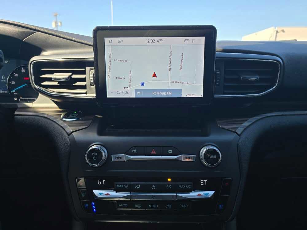 Certified 2020 Ford Explorer Limited w/ Class III Trailer Tow Package image 12