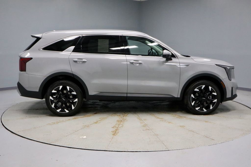 Used 2025 Kia Sorento EX w/ Panoramic Sunroof Package image 6