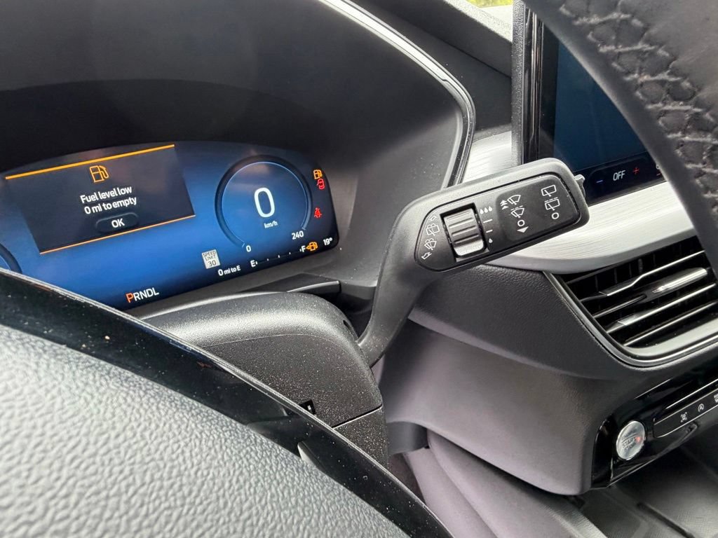 Certified 2025 Ford Escape Platinum AWD/4WD image 39