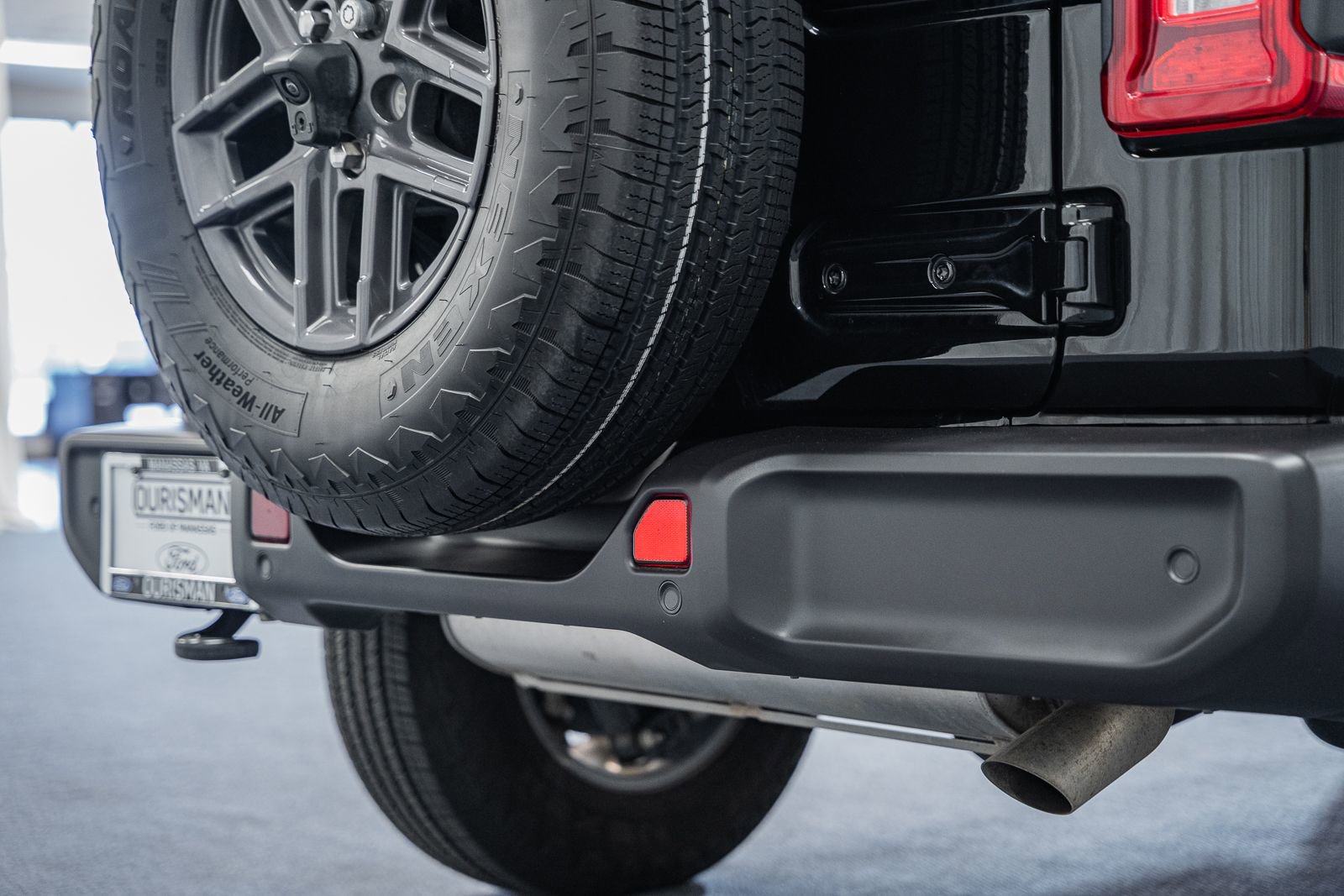 Used 2024 Jeep Wrangler Sport AWD/4WD image 9