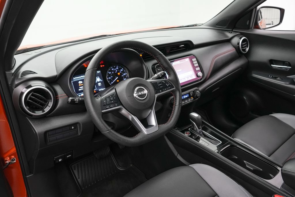 Used 2023 Nissan Kicks SR w/ SR Premium Package FWD image 13
