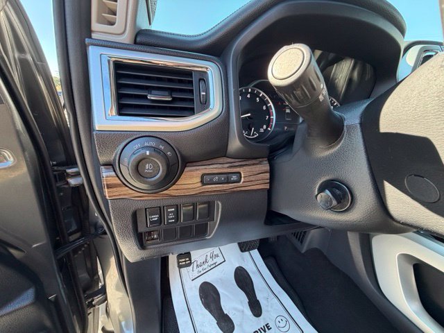 Used 2020 Nissan Titan SL w/ Moonroof Package RWD image 18