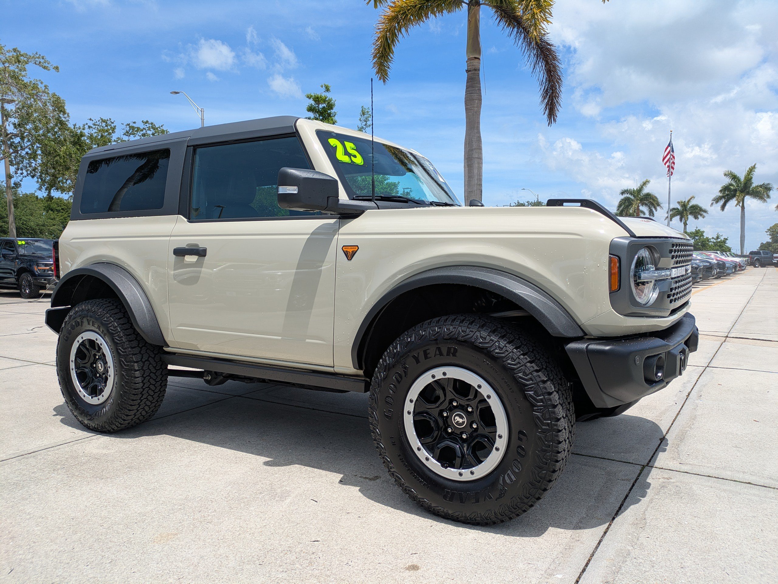 Certified 2025 Ford Bronco Badlands w/ Sasquatch Package AWD/4WD image 2