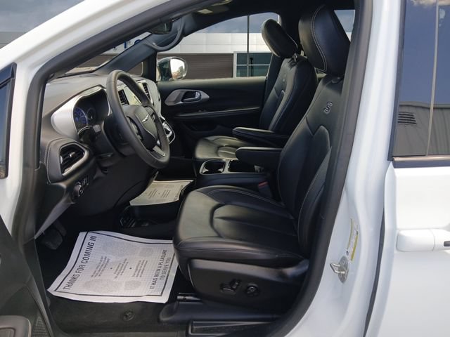 Used 2024 Chrysler Pacifica Limited FWD image 9