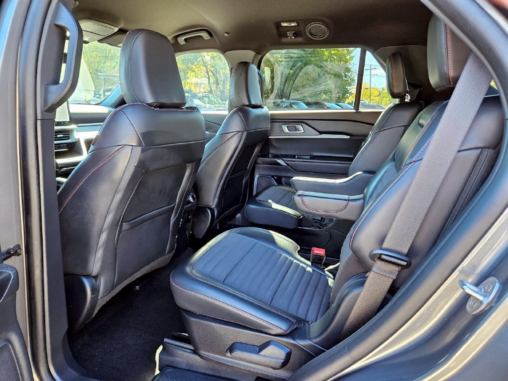 Certified 2025 Ford Explorer ST-Line AWD/4WD image 18