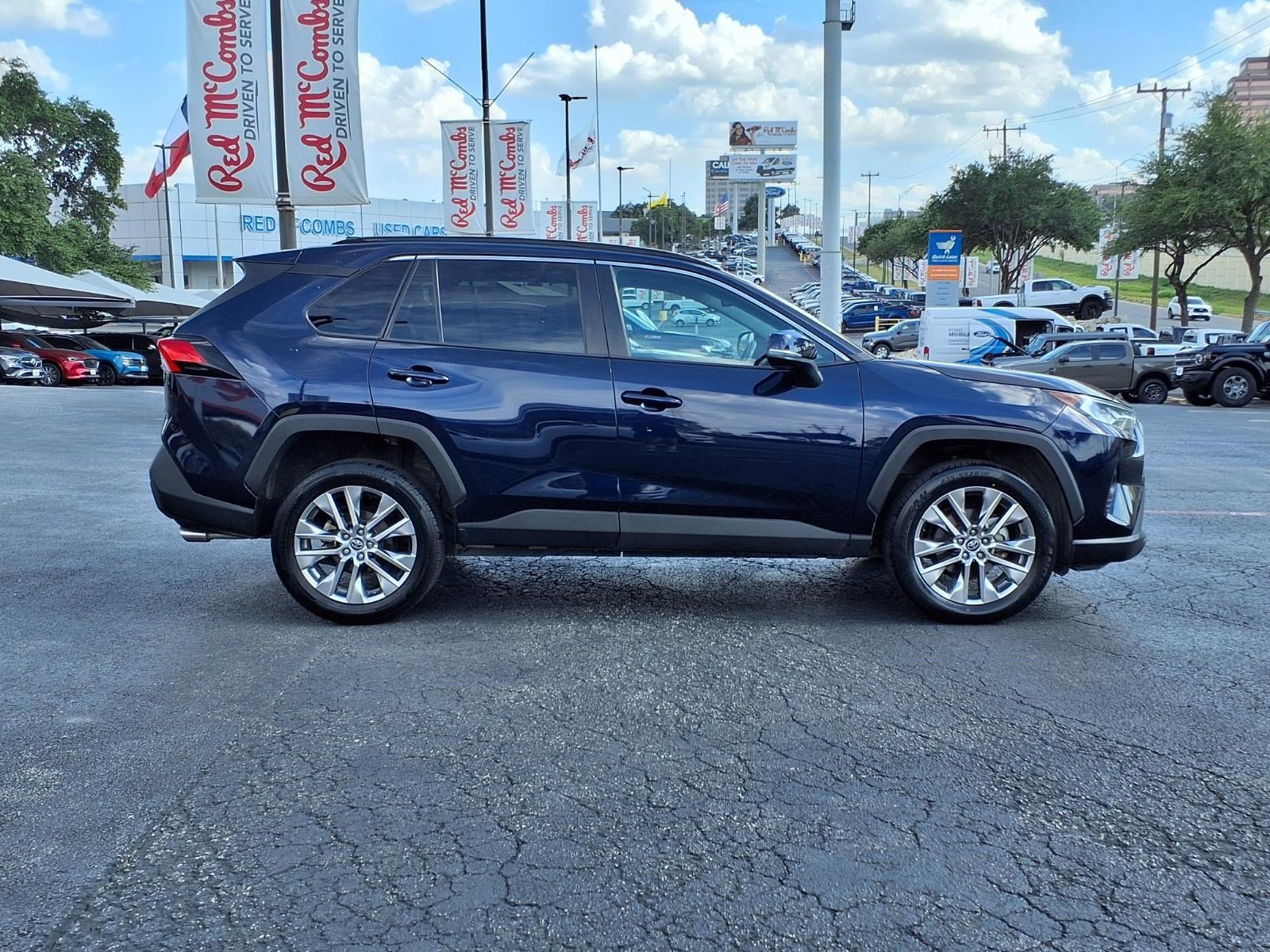 Used 2020 Toyota RAV4 XLE Premium FWD image 5