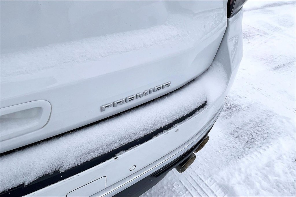 Used 2023 Chevrolet Suburban Premier image 6