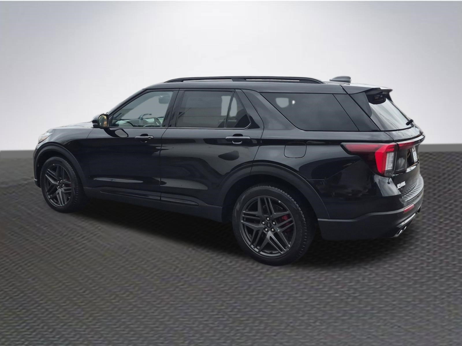 Certified 2025 Ford Explorer ST image 5