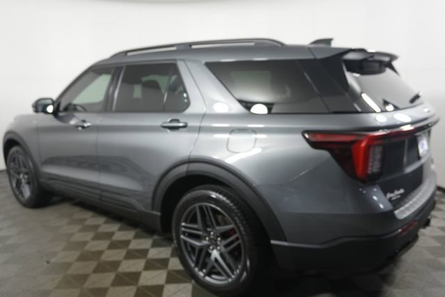Certified 2025 Ford Explorer ST-Line w/ Premium Package image 5