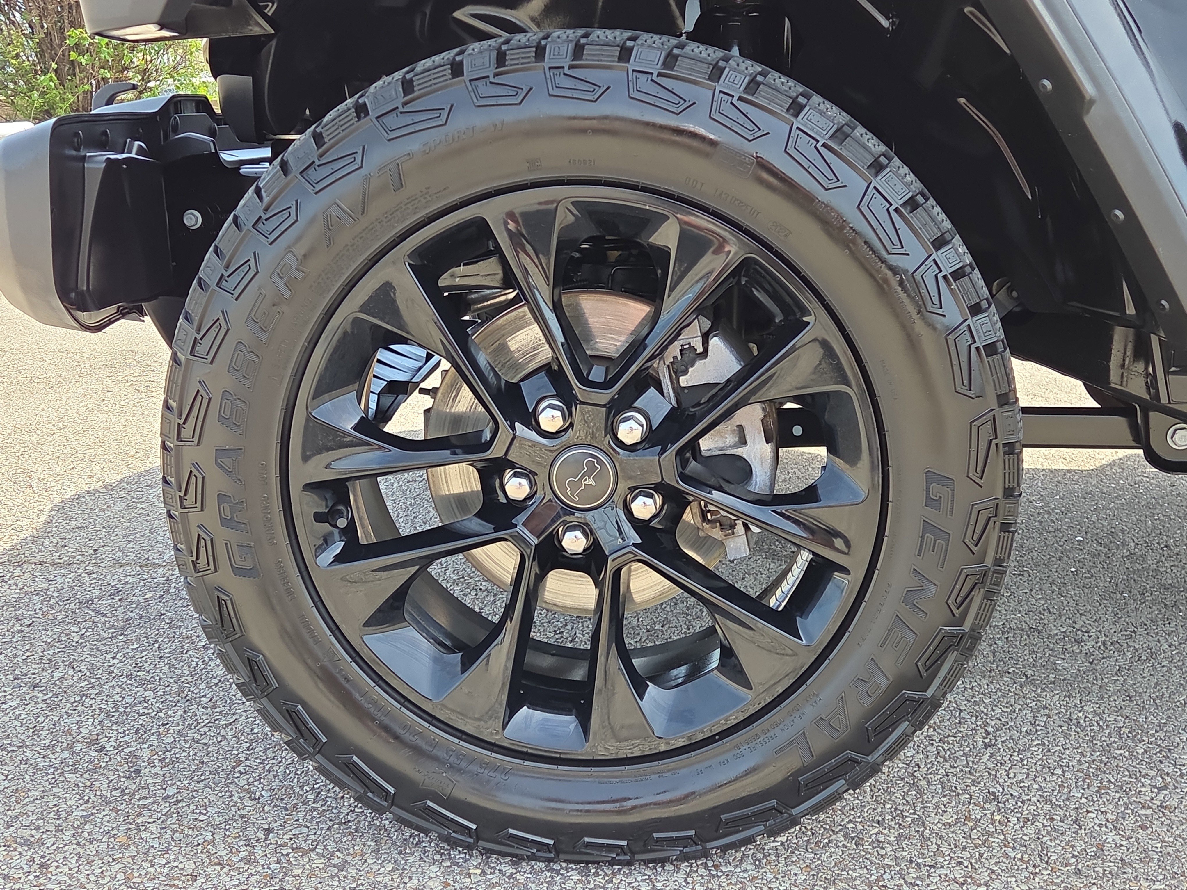 Used 2024 Jeep Gladiator Sport AWD/4WD image 9