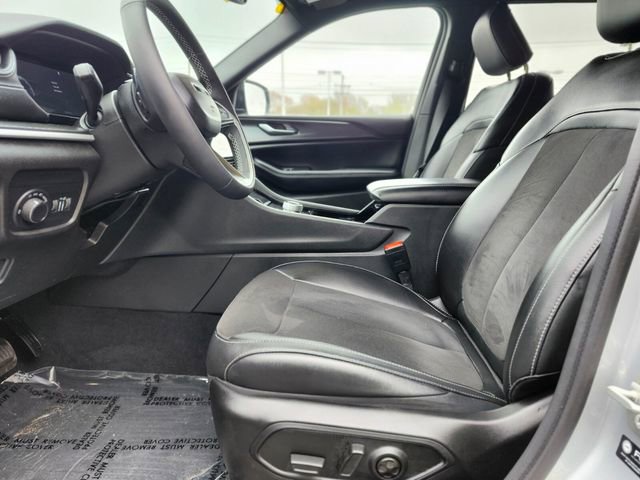 Used 2023 Jeep Grand Cherokee L Altitude AWD/4WD image 20