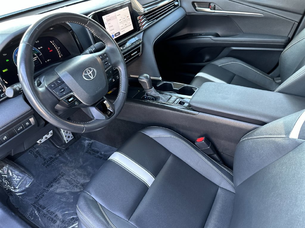 Used 2025 Toyota Camry SE FWD image 9