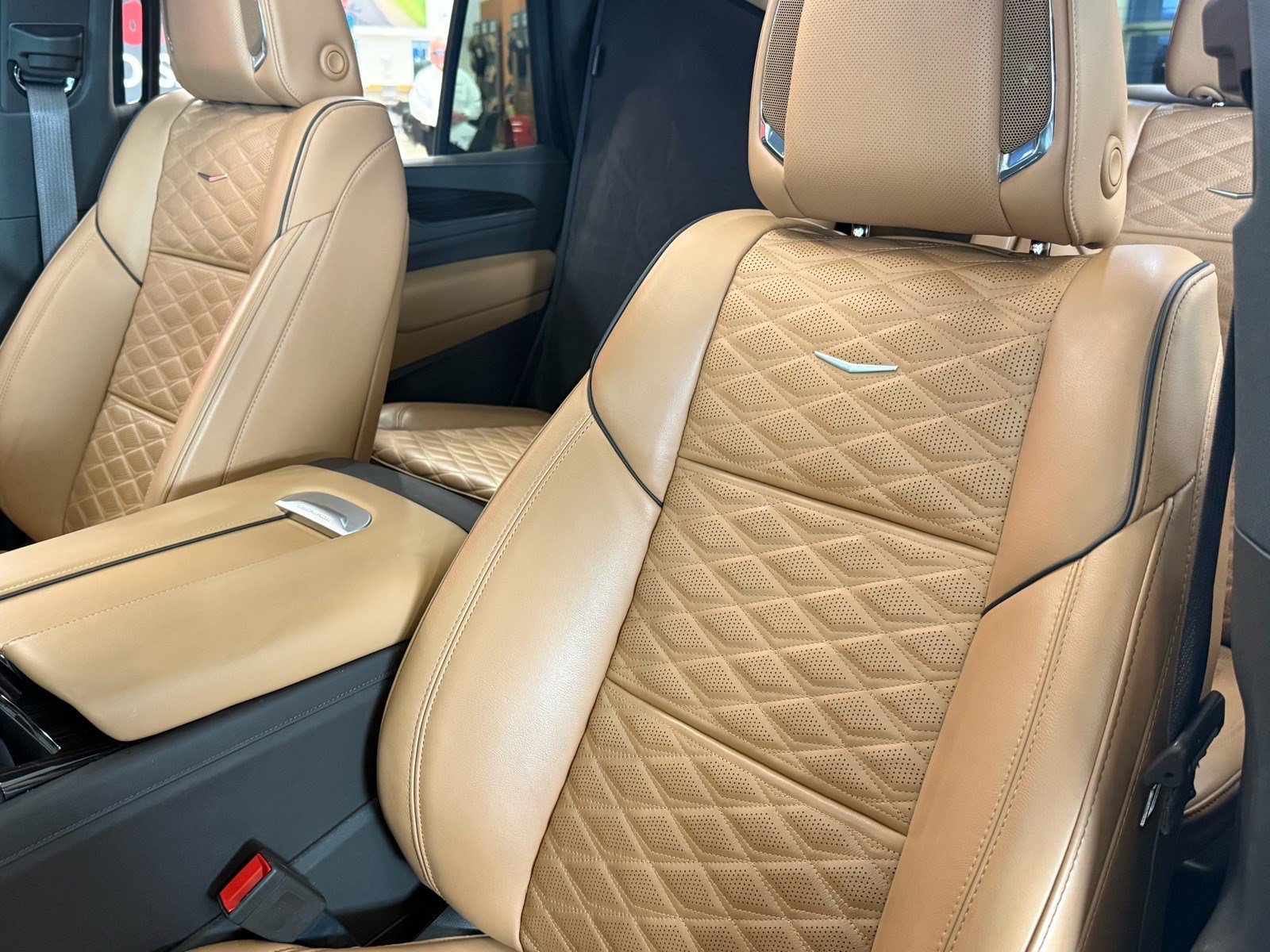 Used 2023 Cadillac Escalade Premium Luxury w/ Performance Package AWD/4WD image 11