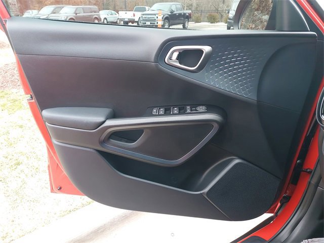 Used 2025 Kia Soul EX image 28