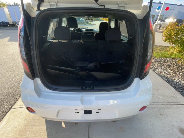 Used 2017 Kia Soul + FWD image 11