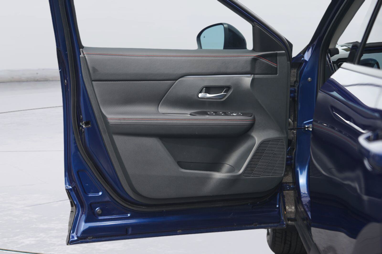 Used 2026 Nissan Kicks SR w/ SR Premium Package FWD image 31