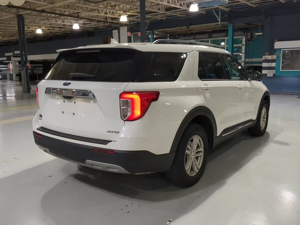Certified 2023 Ford Explorer XLT w/ Equipment Group 202A AWD/4WD image 8