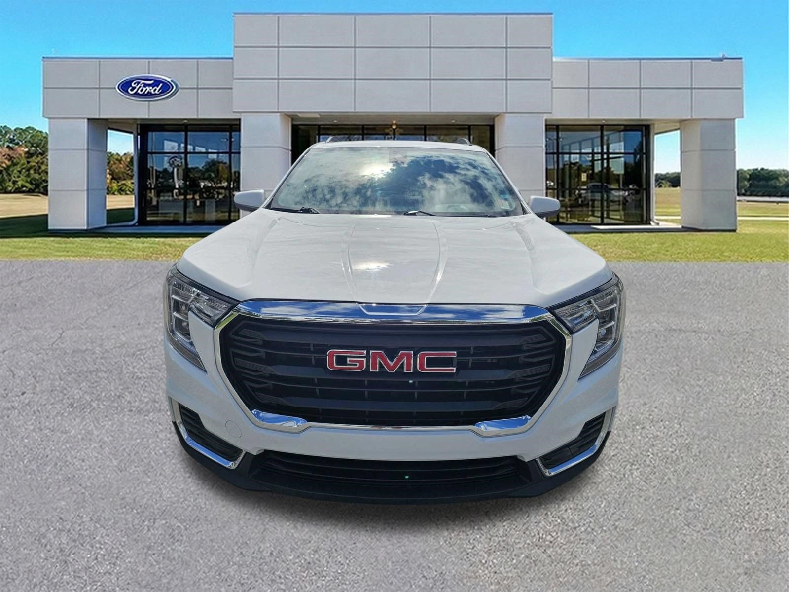 Used 2024 GMC Terrain SLE w/ Driver Convenience Package AWD/4WD image 9