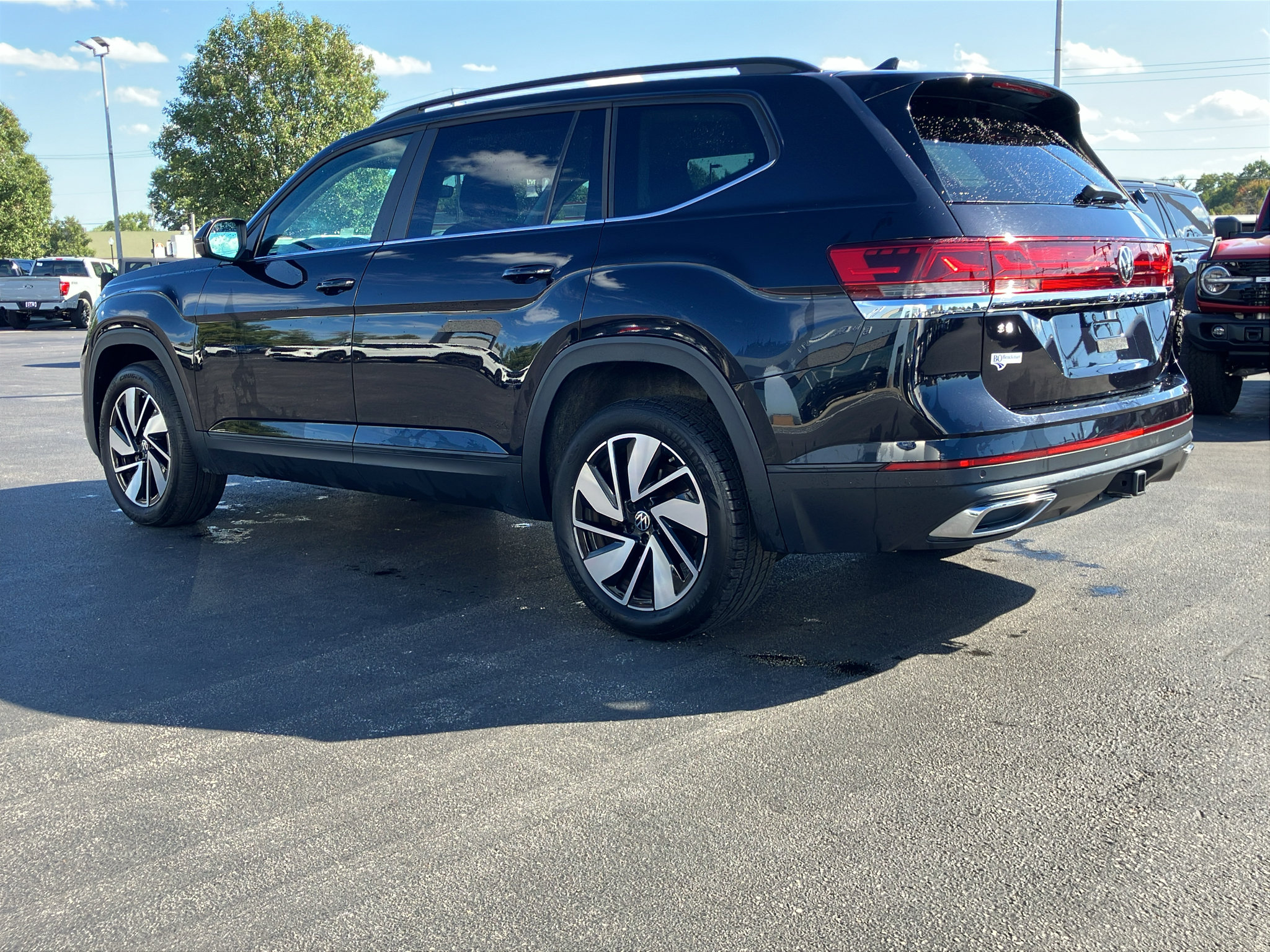 Used 2024 Volkswagen Atlas SE AWD/4WD image 4