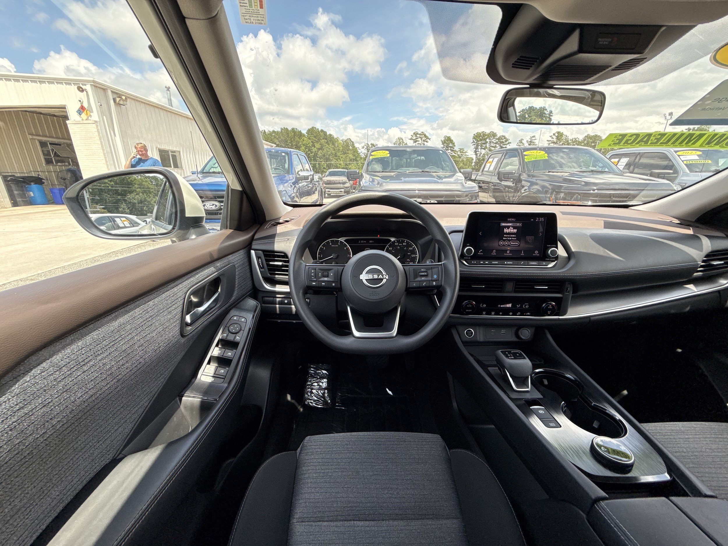 Used 2023 Nissan Rogue SV AWD/4WD image 13