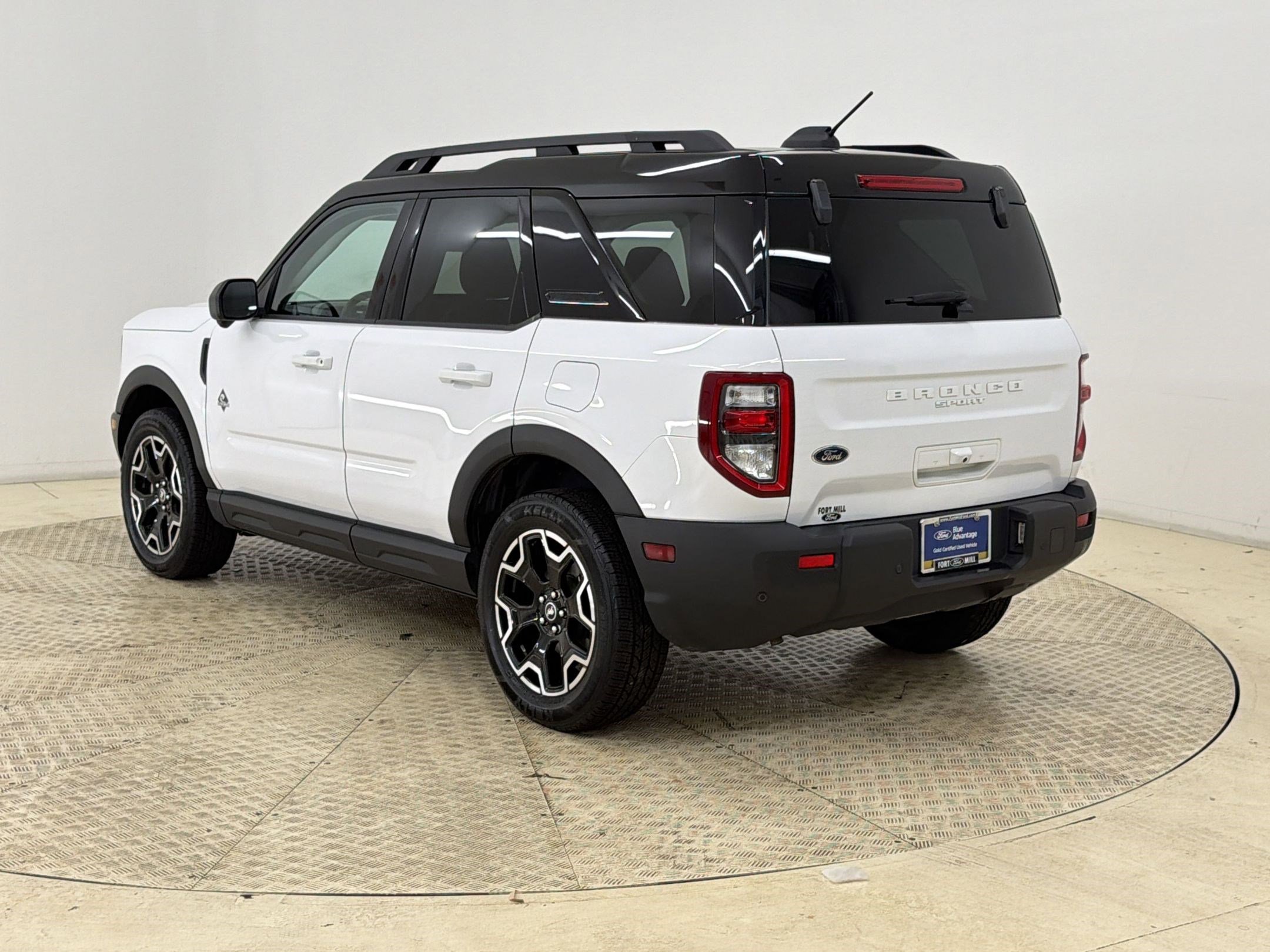 Certified 2025 Ford Bronco Sport Outer Banks w/ Outer Banks Tech Package+ AWD/4WD image 3